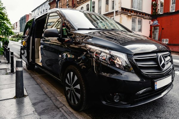 Location mercedes classe v : le minibus idéal pour vos groupes